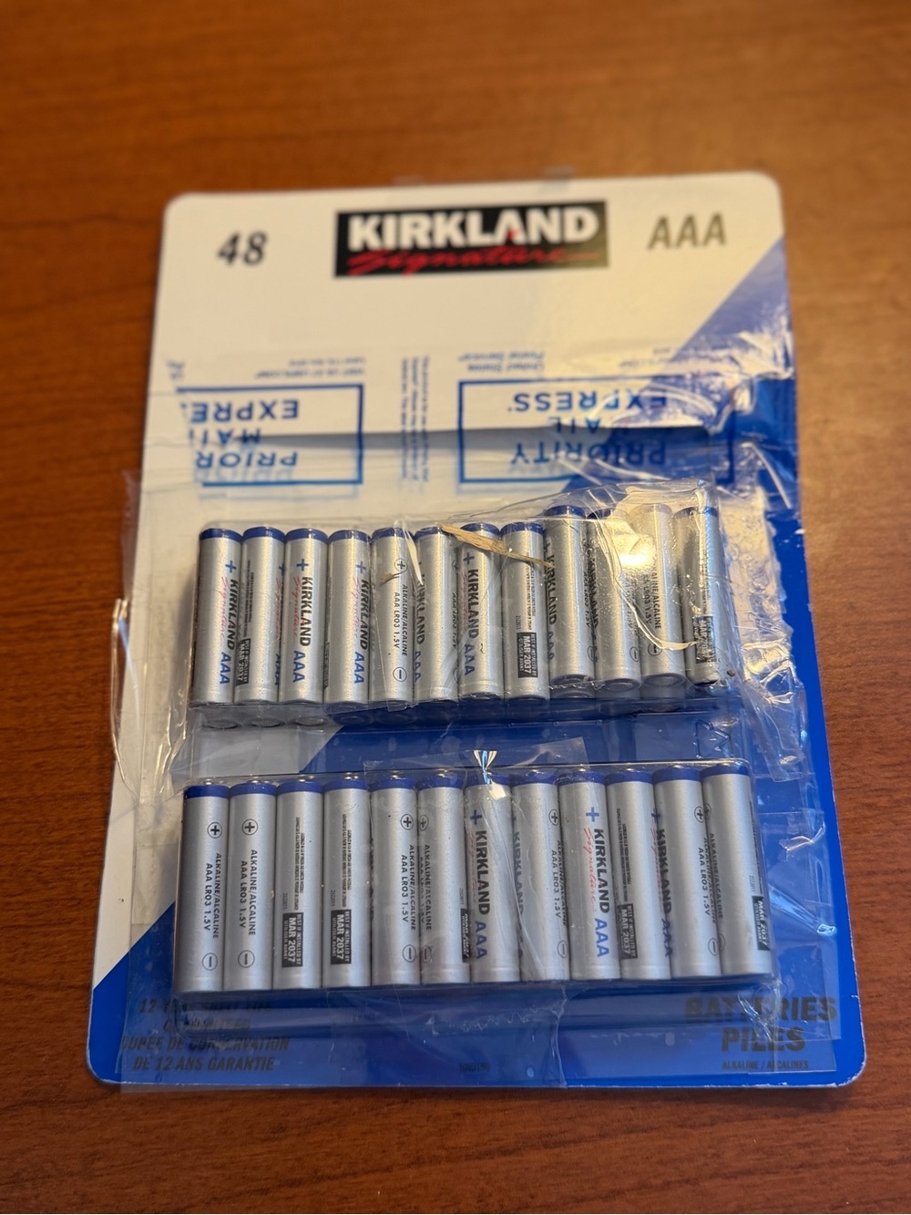 “Open box” Kirkland Signature Battery Pack - White & Black